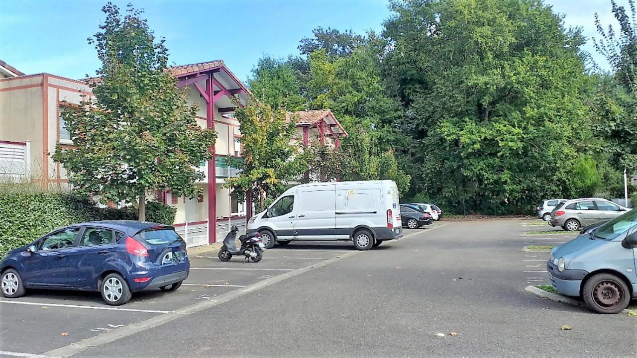 Studio Calme Avec Parking Saint-Pierre-du-Mont  Exterior foto